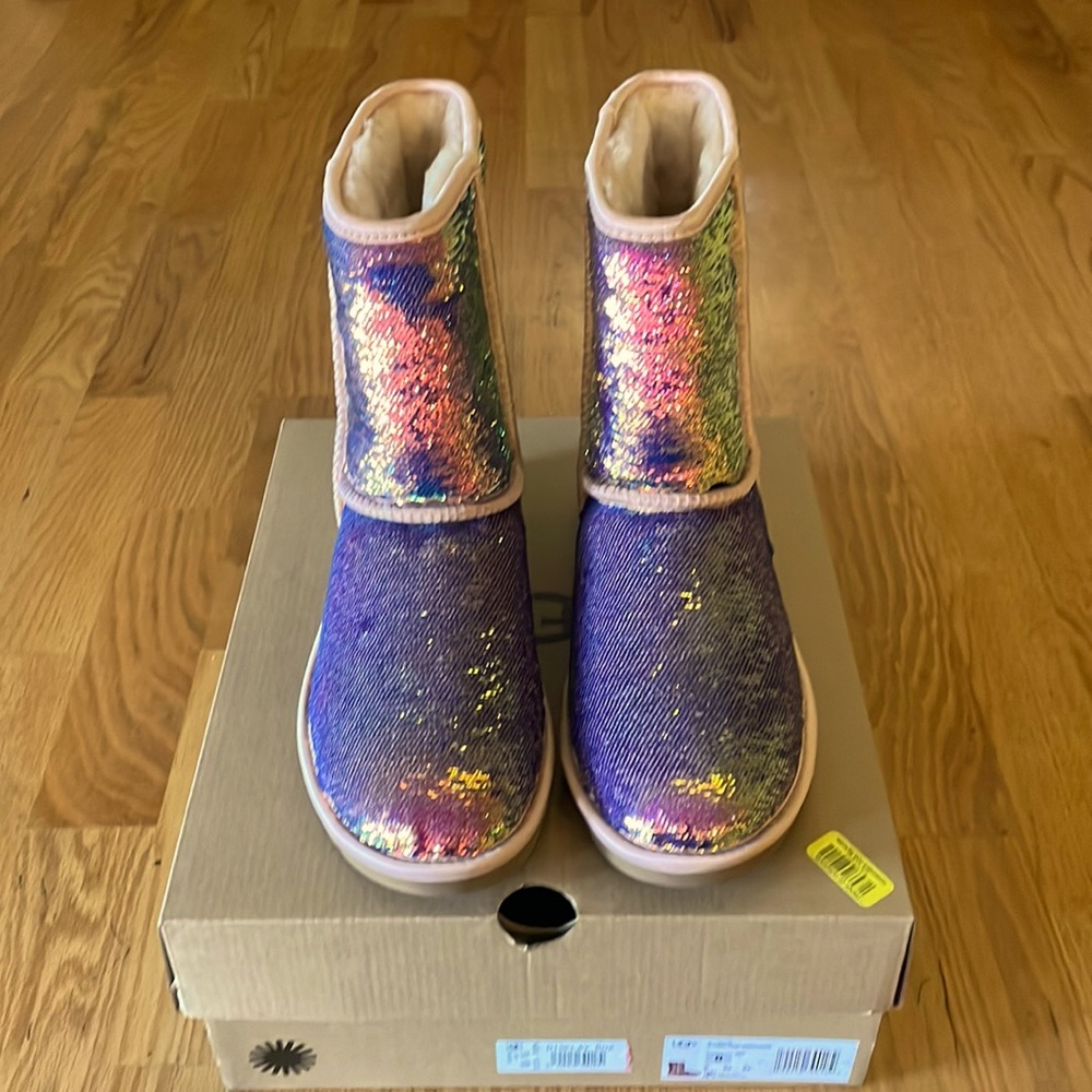 1103796 UGG Australia COSMOS RARE Classic Short QUARTZ PINK Boots Size 8